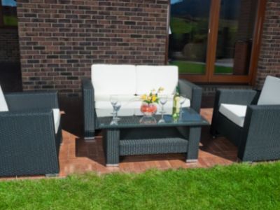 Najlepsze meble i akcesoria do patio, które odświeżą Twoją przestrzeń zewnętrzną